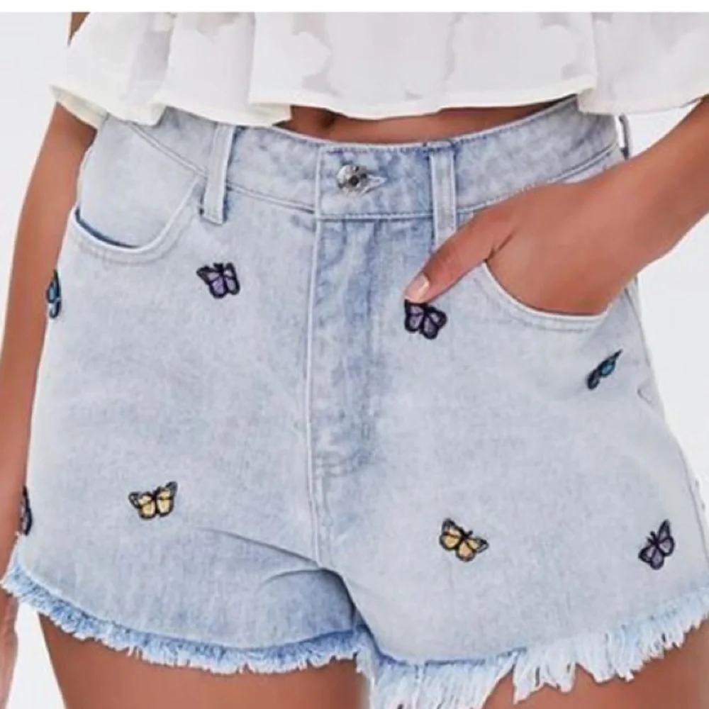F21 Butterfly High Rise Raw Hem Bootie‎ Shorts
